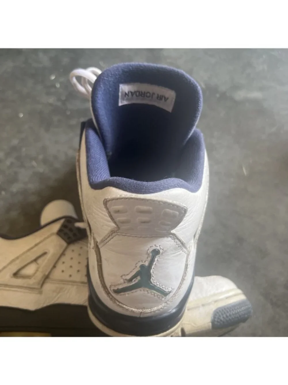 Air Jordan 4 Sz 8.5 white leather with blue jordan